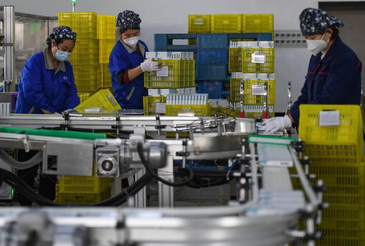 药企开足马力生产加大药品供应